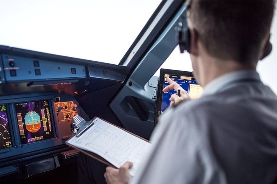 Certificate 040 - Human Factor theoretical ATPL training aircraft for airline pilots distance course by live-learning videoconference